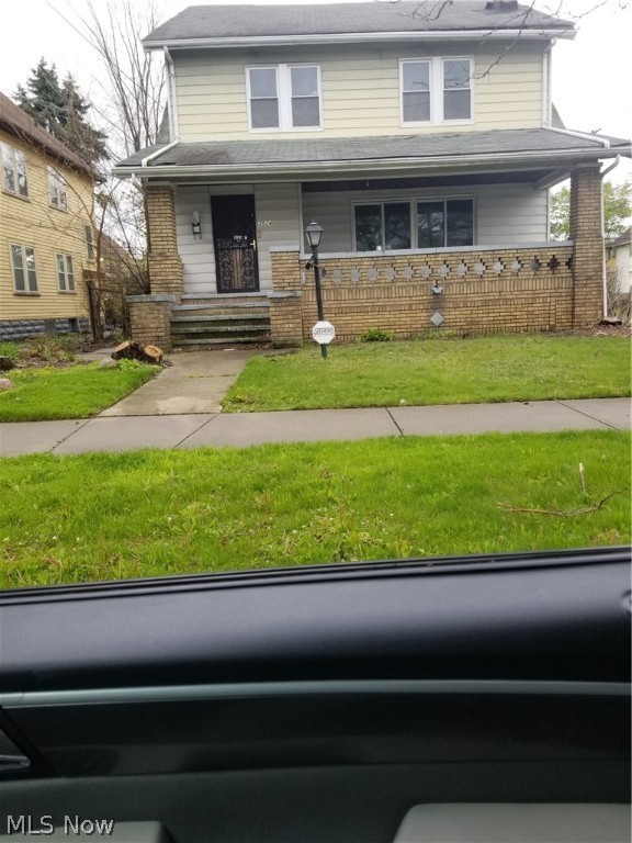 You've found it! Just unpack and relax! Spacious floor plan features 3 bedrooms, 1 bathroom, and spacious living room & Fresh paint. Eat-in kitchen with new fixtures Convenient location. Don't miss this one!