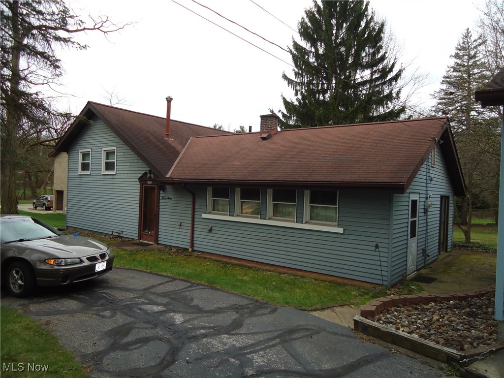 Attention investors! 
 Aluminum sided 3 BR home in convenient Falls location.  Close to parks, shopping & Brookledge golf /putter golf ......1312 sq ft per county records.  1/2 acre lot --100' x 227' ------ideal for kids, pets or gardener.  Large detached 2 car garage.  

Serious inquiries only please.