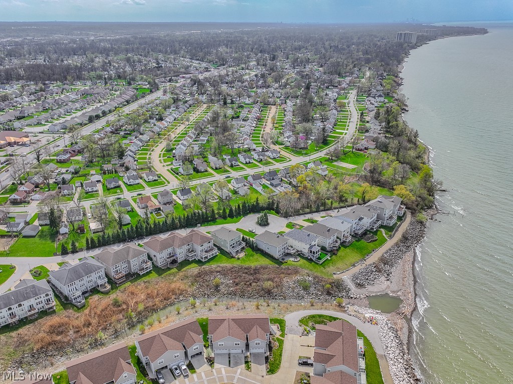 The Lake Club at Larimar - Residential
