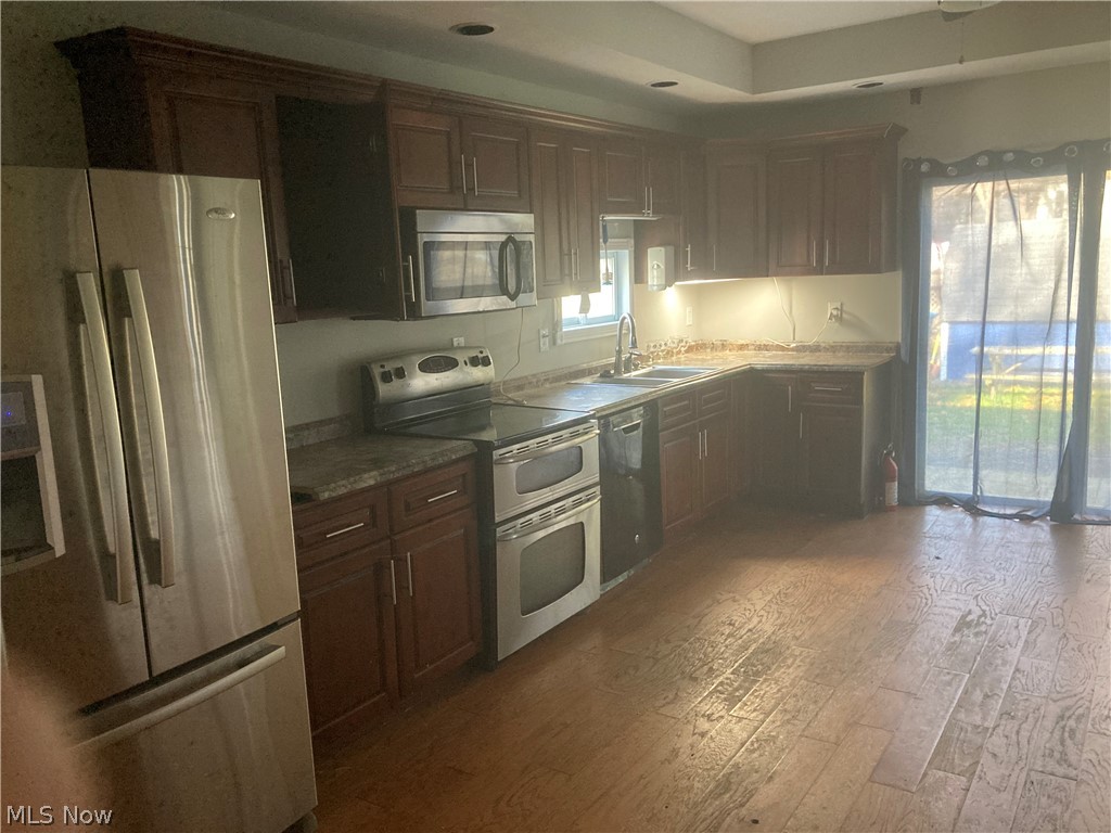 Lake Shore Blvd Estates 02 - Residential