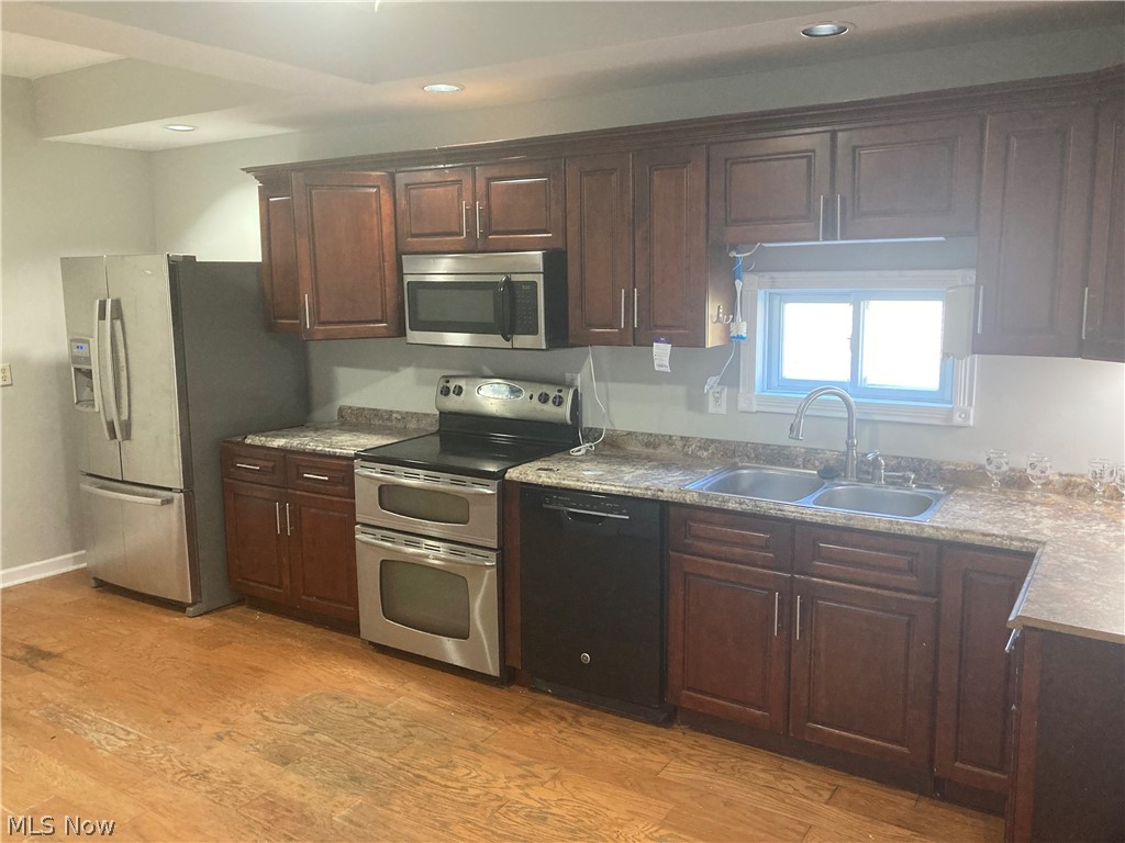 Lake Shore Blvd Estates 02 - Residential