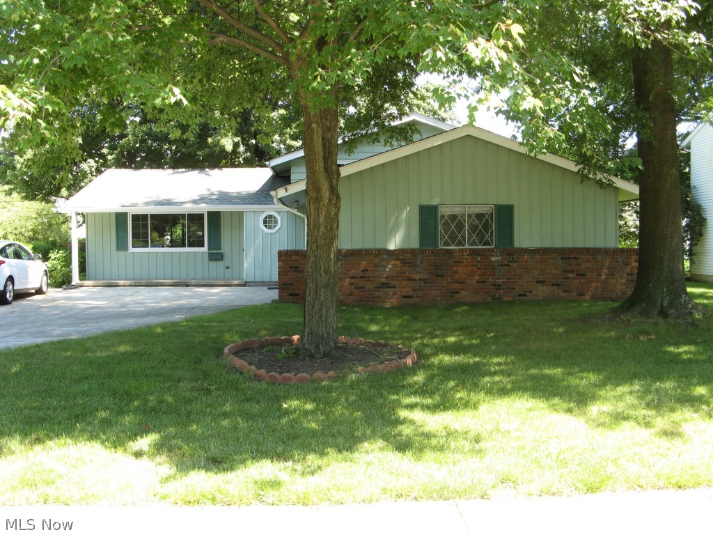 Easy to show.  Possession on title transfer.  Eat-in kitchen; L shaped living room/dining room; spacious family room; 30 year roof installed 2007; garage floor and driveway replaced 2003; gutters and downspouts installed 2007.  Great location!!  Home Warranty included.  Sold in its present "AS IS" condition.