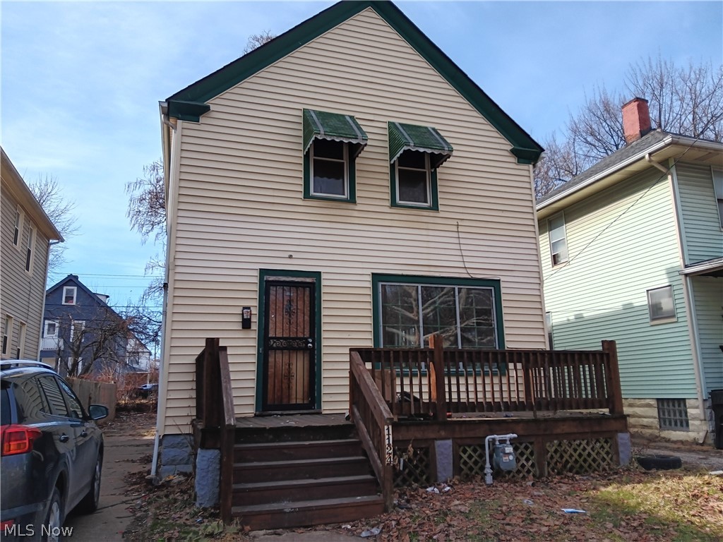 3br single family home in Collinwood, faux fireplace, front porch, fresh paint, new flooring on the 1st fl.  LR, DR, kitchen.  Fridge & stove included.  Washer / dryer hook up in the basement.  Off street parking.

Tenant pays all utilities including water & sewer.
We ARE accepting Sec 8 (CMHA, EDEN, PHA).