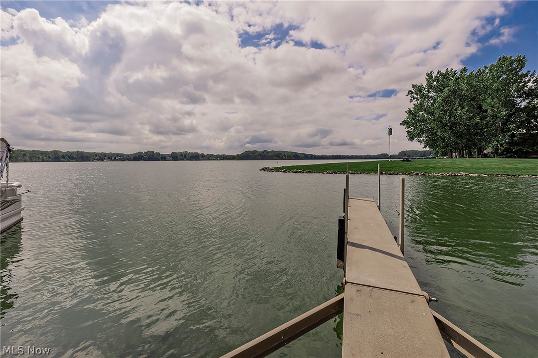 Ivy Hill/Aurora Shores Condo - Residential