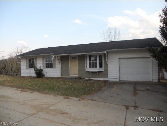 This 3 bedroom Ranch home situated on a corner lot fts. a spacious eat in kitchen, insulated windows and 1st floor laundry.  Elem: Emerson Elementary School  Elem/Bus: Y  JrHigh: Jackson Jr. High School  JrHigh/Bus: Y  High: Parkersburg High  High/Bus: Y  Fire: VOL  Police: SHF  ;SQFT=Fin Above:960, Fin Total:960, Unfin Above:0, Unfin Total:Y