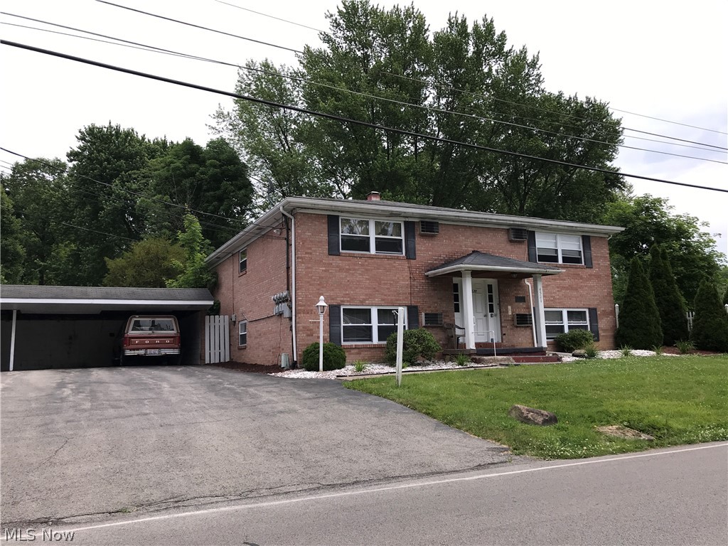 Spacious 1 bedroom apartment on ground floor.  Large bedroom with Two Large closets.  On site coin operated Laundry and Carport.