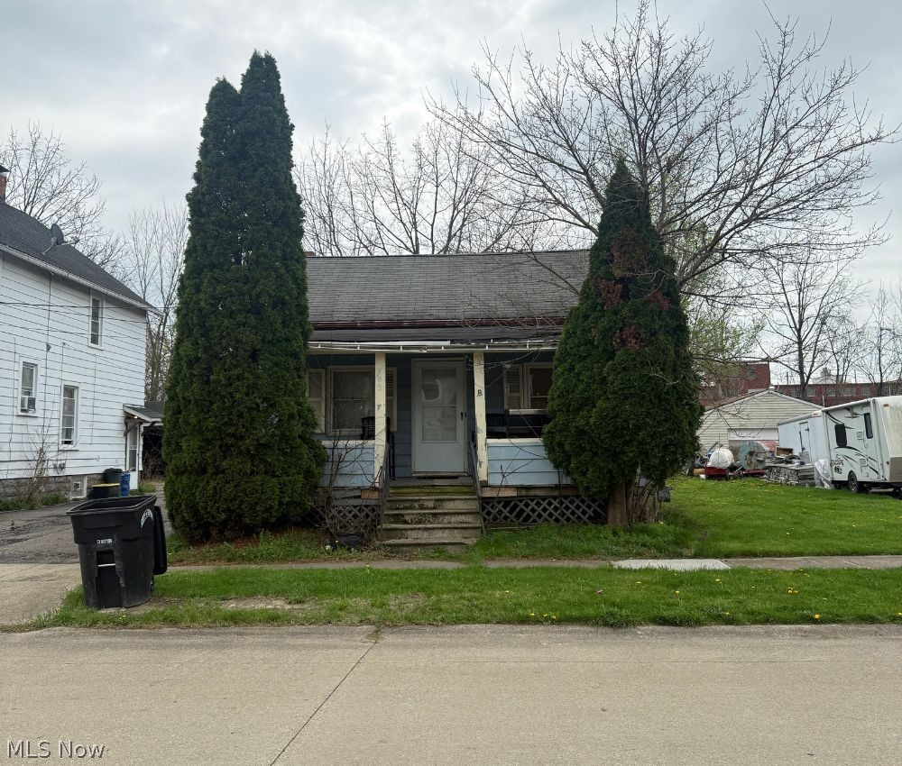 Single-family ranch investment opportunity in Elyria featuring a 2-bedroom layout with strong rental appeal and consistent performance. The property is currently tenant-occupied at $950/month with a lease in place through March 2027, providing stable and reliable income from day one. Tenant is responsible for electric and gas, while the owner covers water, keeping expenses manageable. This well-performing asset offers strong rental income in a solid market. Seller also owns multiple properties throughout Cleveland, Lorain, and Akron and is willing to sell properties individually or as packaged portfolios, giving buyers the flexibility to pick and choose assets to fit their investment strategy.