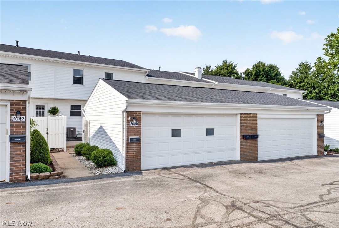 Country Club Twnhs North Condo - Residential