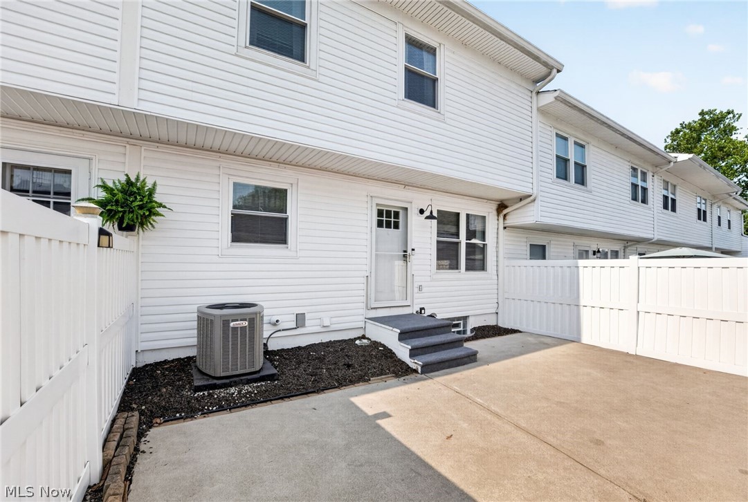 Country Club Twnhs North Condo - Residential