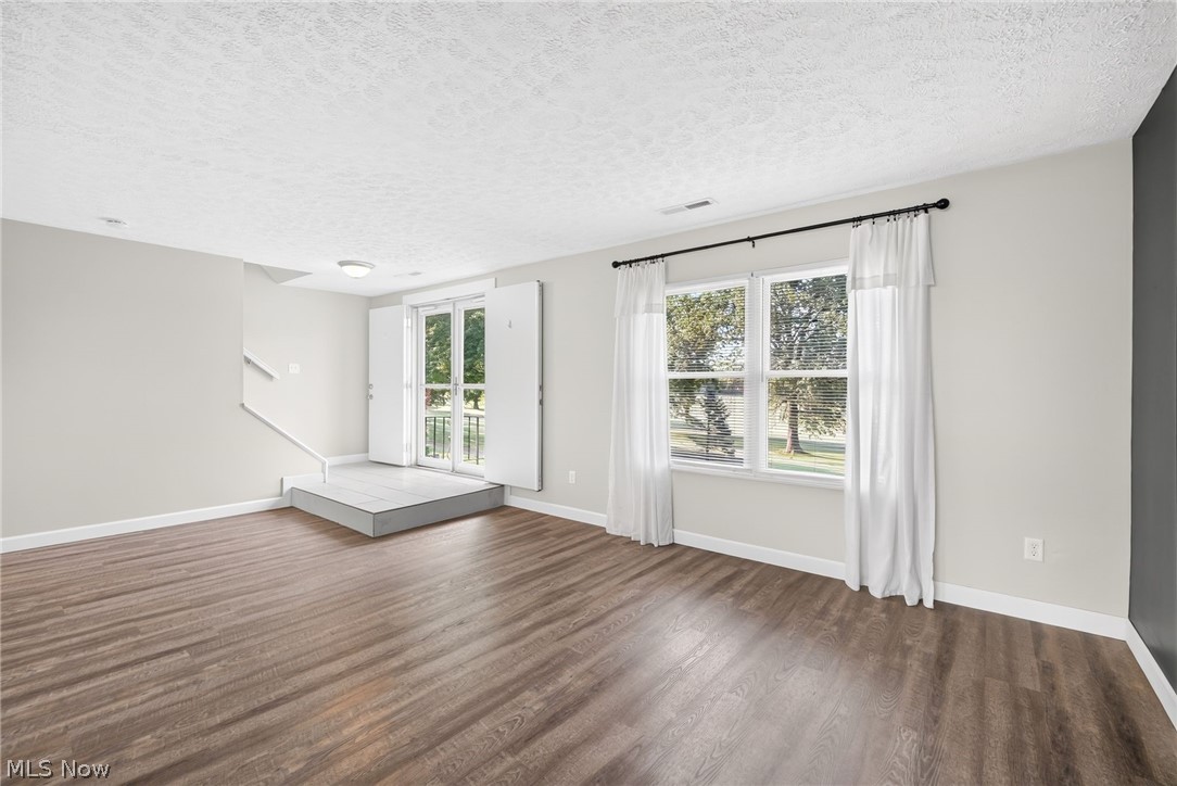 Country Club Twnhs North Condo - Residential