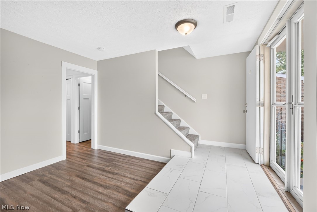Country Club Twnhs North Condo - Residential