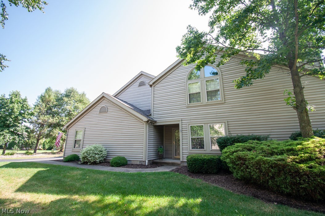 Live in Style at an affordable price in this trendy Howland Condo. This condo features a cathedral great room/din rm with gas fireplace leading to a private patio for summer enjoyment. Great Kitchen with appliances and bar open to great rm. 1/2 bath on first floor. Floating staircase leading to the upstairs bonus loft with high ceilings. 2 bedrooms, main bath, and 2nd floor laundry. Master suite with cathedral ceiling and private bath with garden tub and skylite. ENJOY the spring run clubhouse, IN-GROUND POOL, and all the ameneties of this awesome development. Make It Yours! Super Unit! Priced Right!