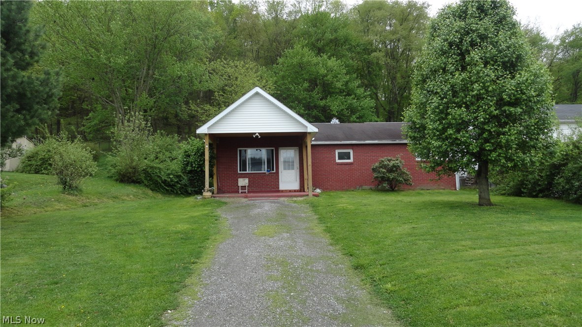 3 BR Brick & Vinyl Ranch home on large lot features kitchen + Dining Room, spacious LR, Main floor laundry/utility room.