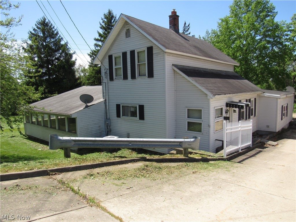 Amherst 3 Bedroom 2 Full and 1 Half bath 1,933 sqft Single Family Home on 0.41 Acre. Has a Small Bar Area and Fire Place. Main Bedroom has a Full Bathroom with Stand up Shower. Detached 2 Car Garage with Small Workshop in the Back. Amherst School District. Property Does have an Indoor Inground Swimming Pool/Sun room area.