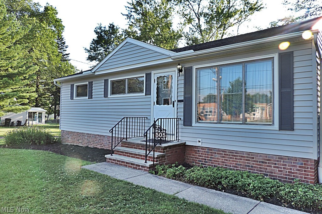 What a wonderful home!  Step into this immaculate, charming home and you'll feel right at home.  Large Living Room with neutral carpeting opens to the cheery and open eat-in Kitchen.  Plenty of counter and cabinet space for family and friends.  Master Bedroom with hardwood flooring has great closet space.  Bedrooms 2 and 3 also have hardwood floors and plenty of storage space.  Main Full Bath is steps away.  Lower level has HUGE recreation / family room.  Plenty of space to divide up for TV viewing and another side for recreation.  Large Laundry Room has double concrete laundry tub and there's also another nice size utility / work space that could make an office or craft room.  A Half-bath is in the lower level also which will be perfect for when you're entertaining in the lower level.  Attached 2 Car Garage and deep wooded lot continue to add to the charm of this property.  Close to shopping, freeways and Glendale elementary school. 
 Welcome Home to 505 W Glendale Street...nothing t
