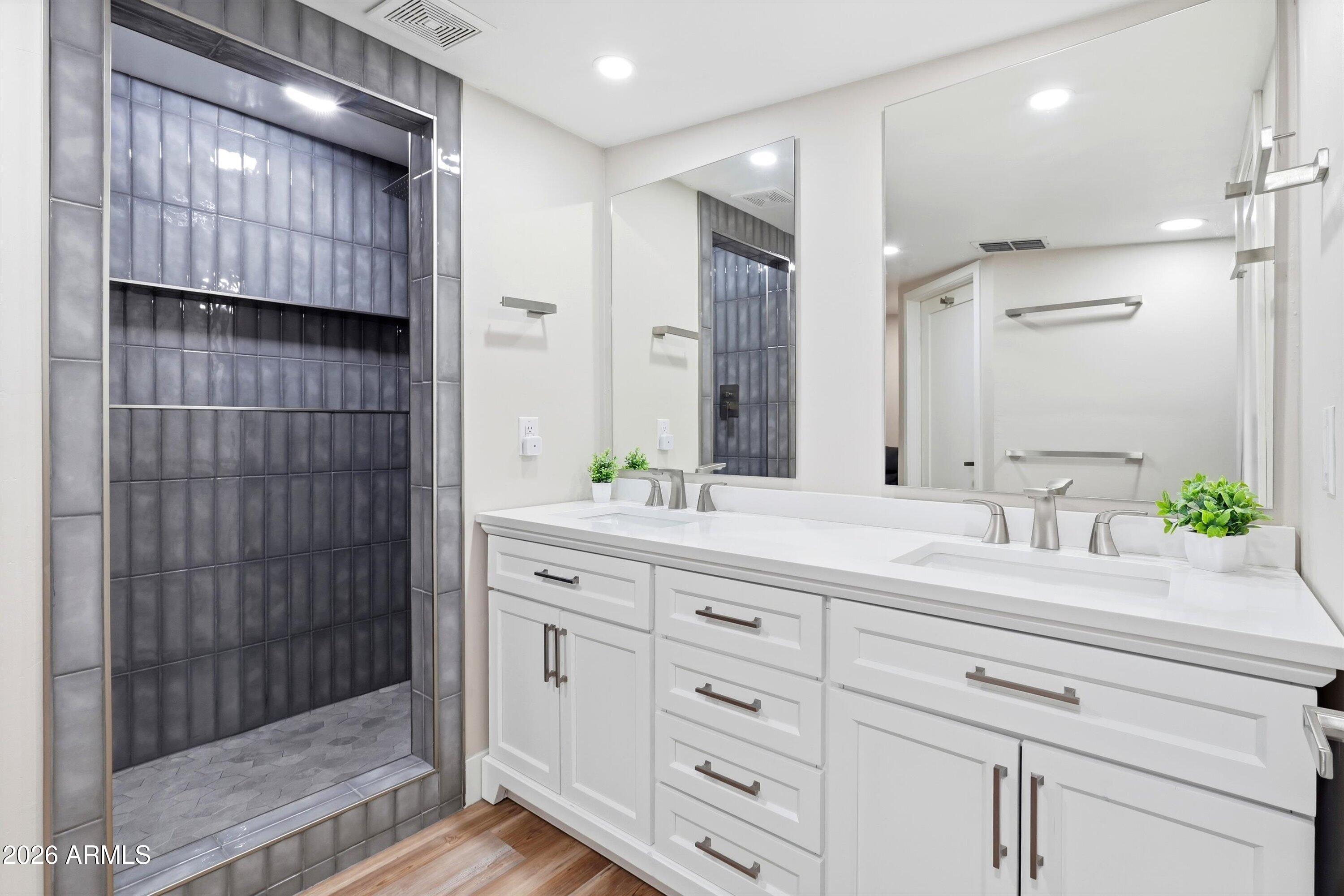 MARLEN GROVE - Residential