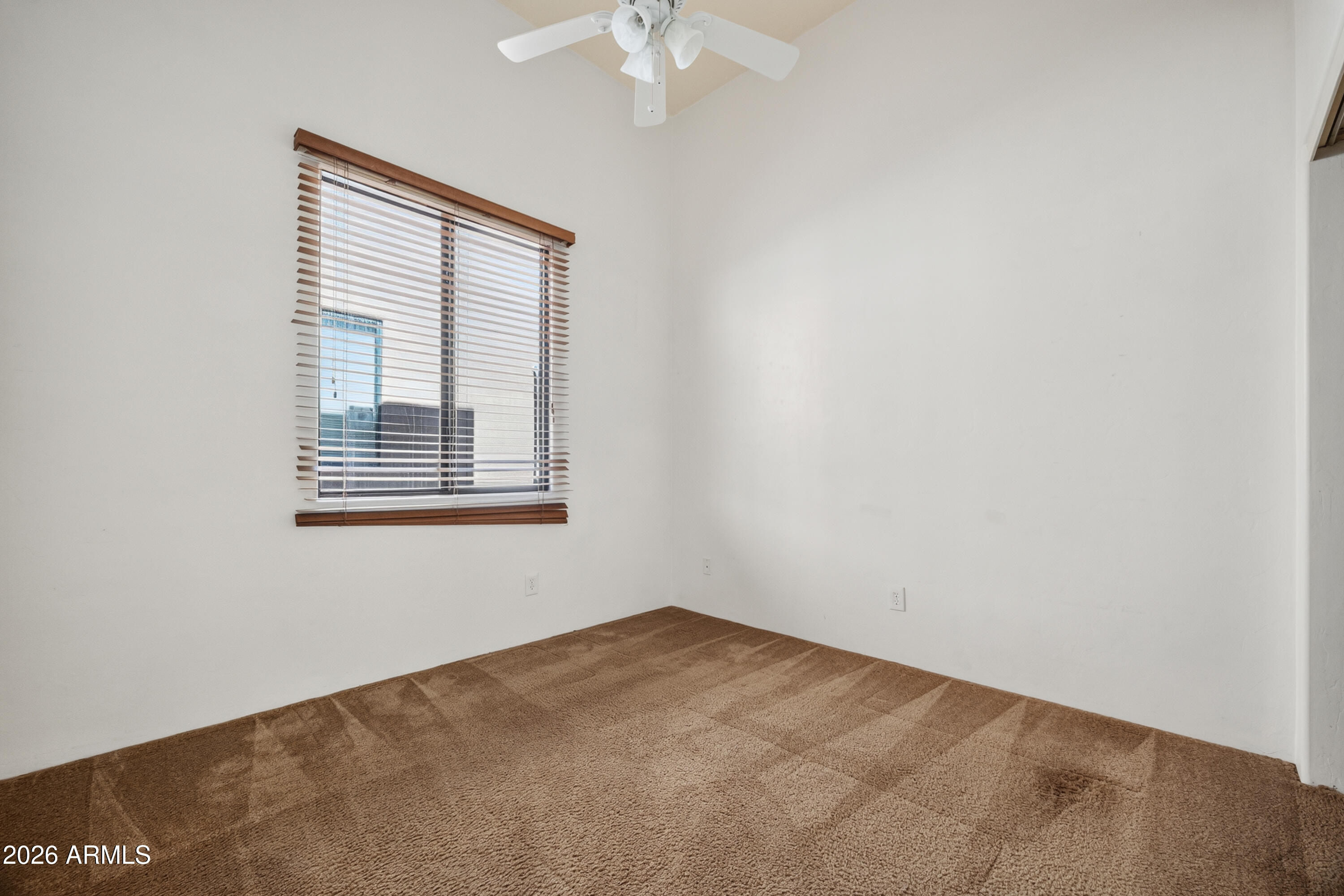 LEGENDS VALIENTE 2 - Residential