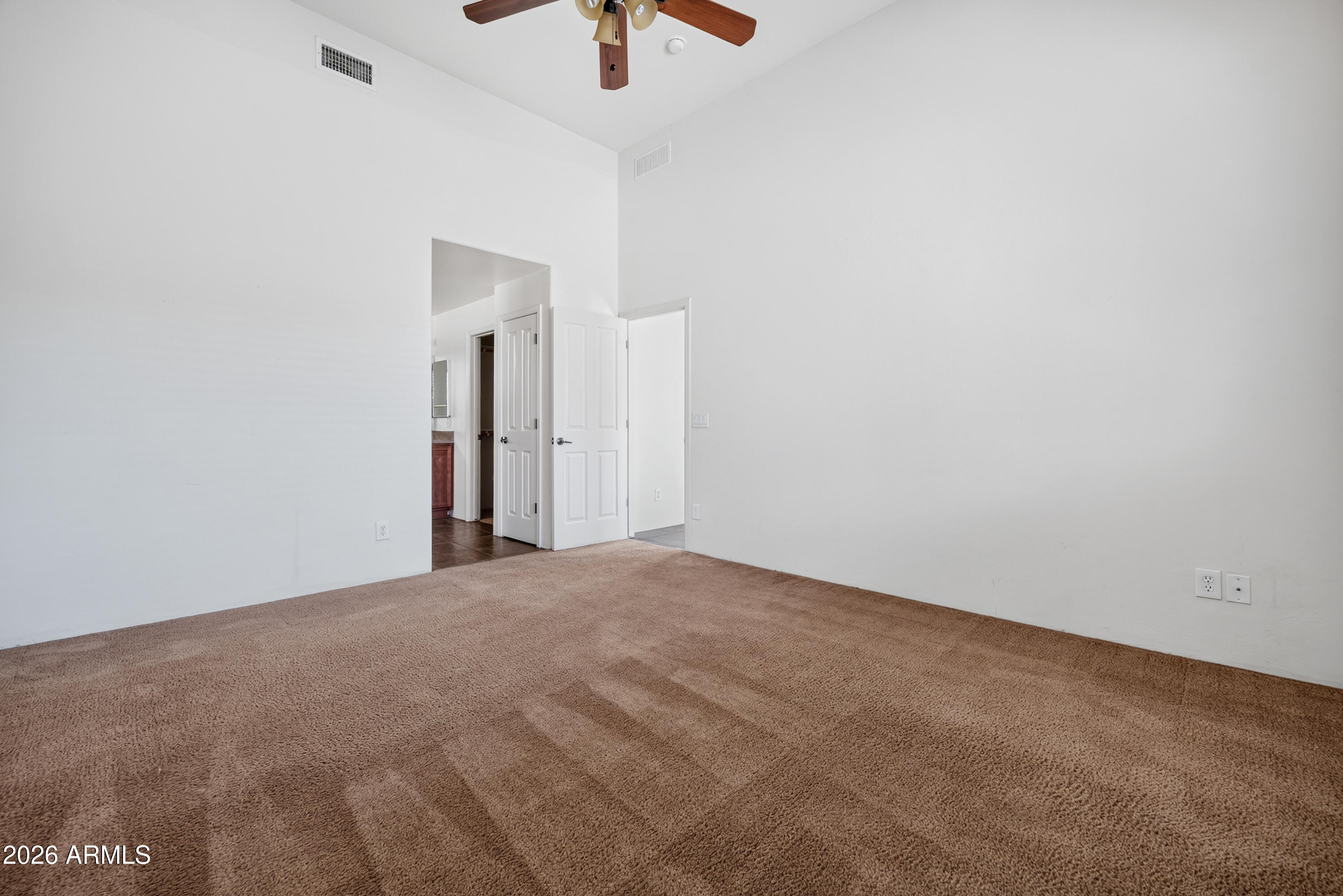 LEGENDS VALIENTE 2 - Residential