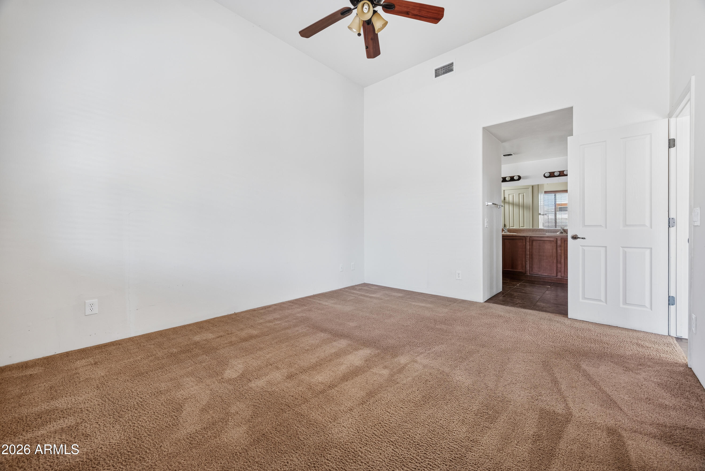 LEGENDS VALIENTE 2 - Residential