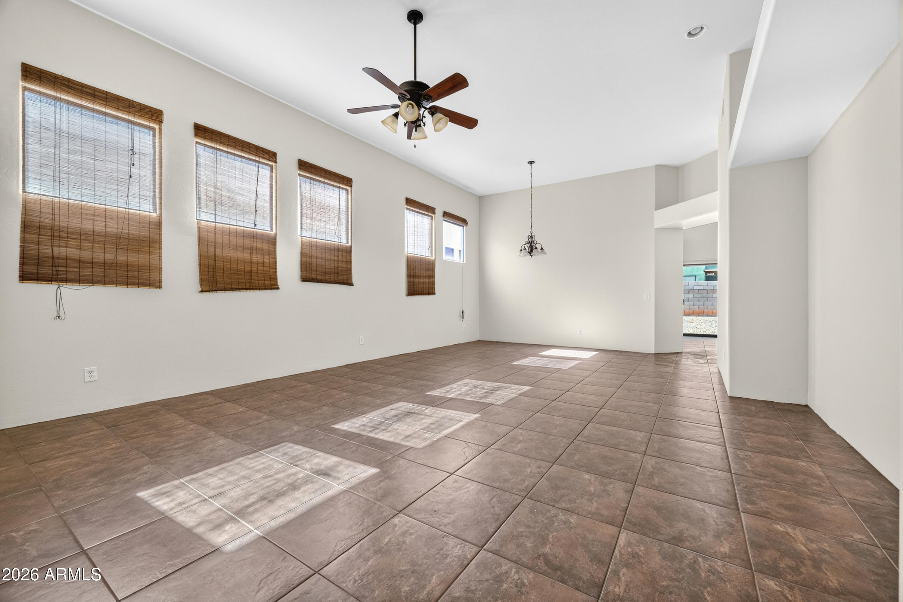 LEGENDS VALIENTE 2 - Residential
