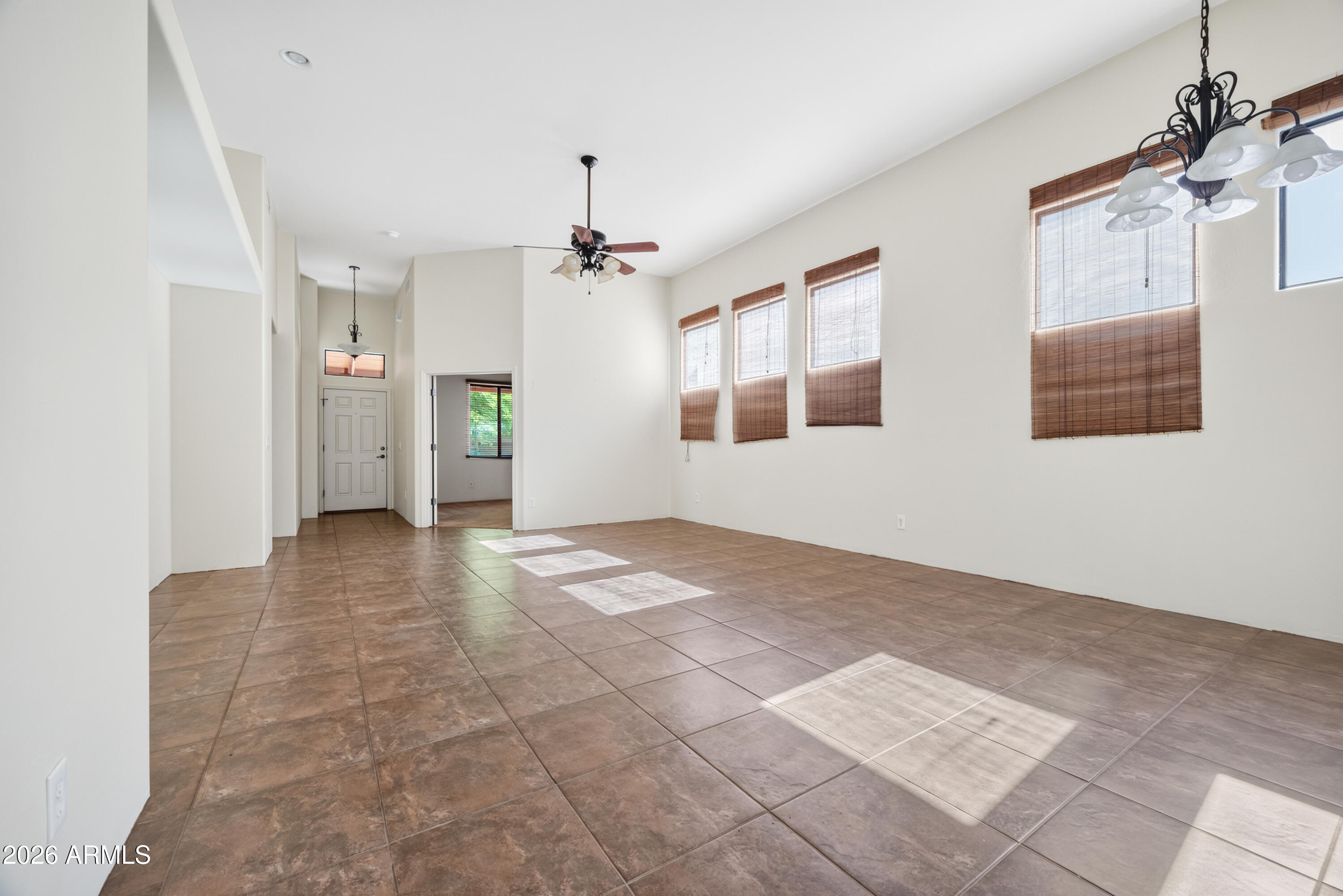 LEGENDS VALIENTE 2 - Residential