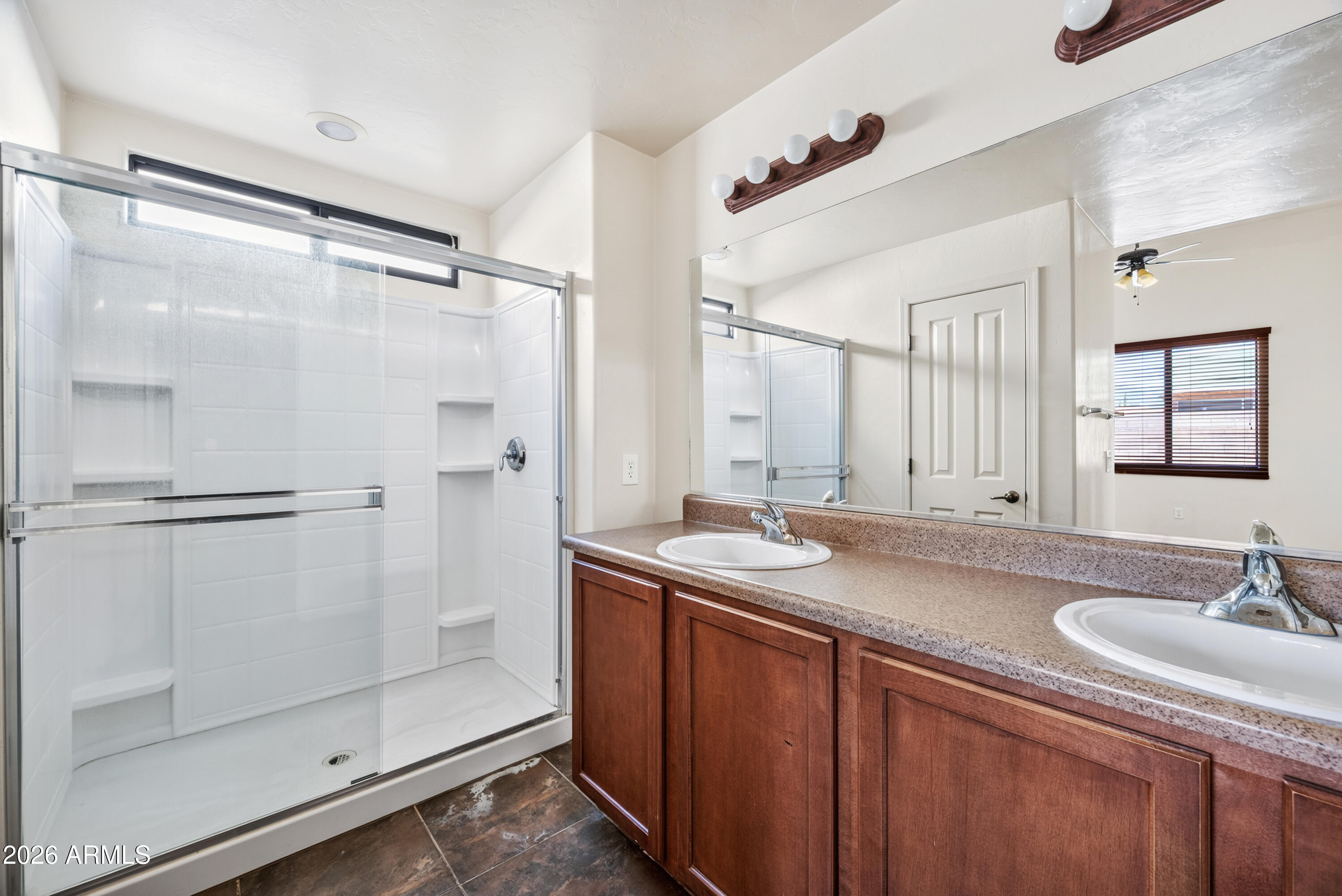 LEGENDS VALIENTE 2 - Residential