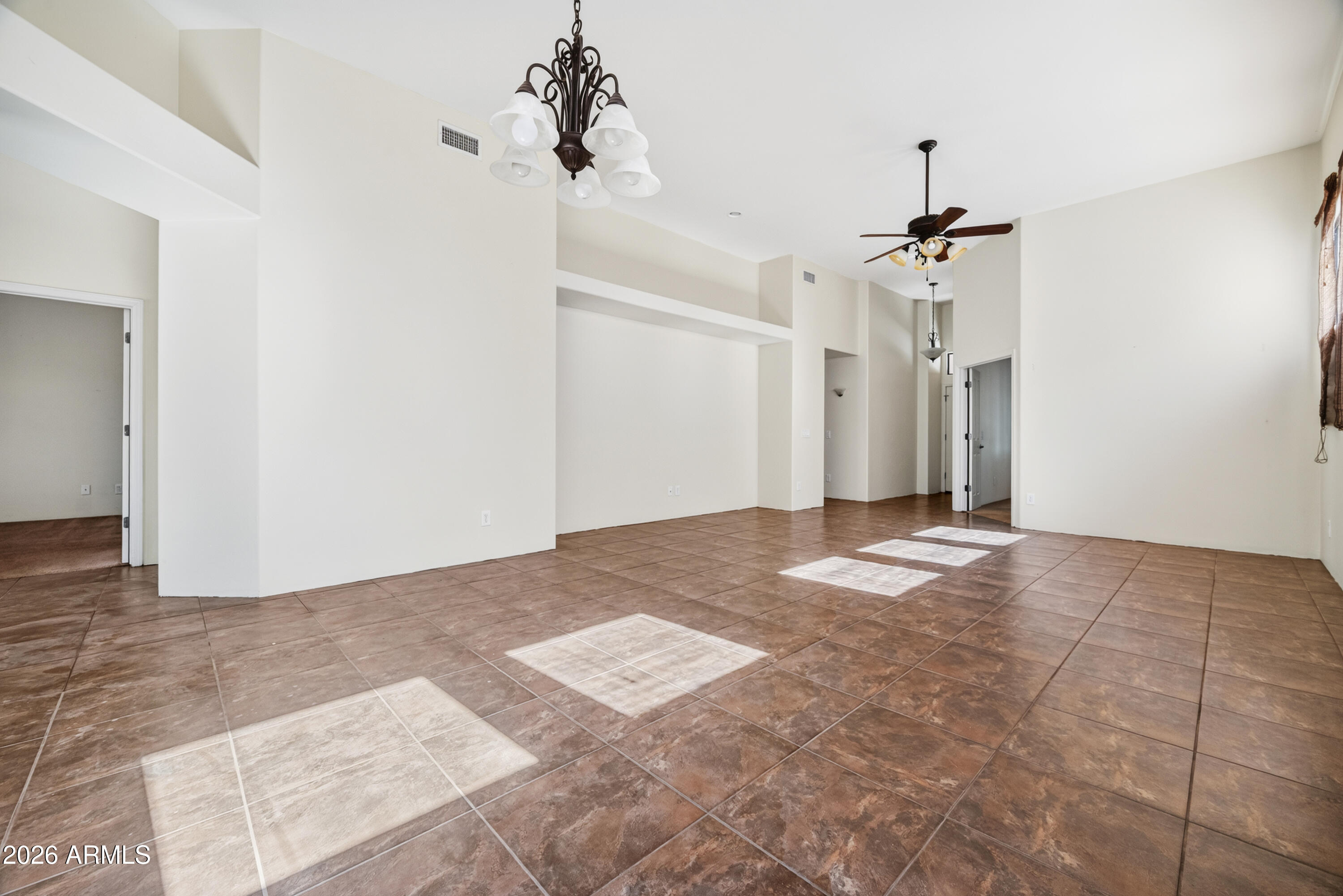 LEGENDS VALIENTE 2 - Residential