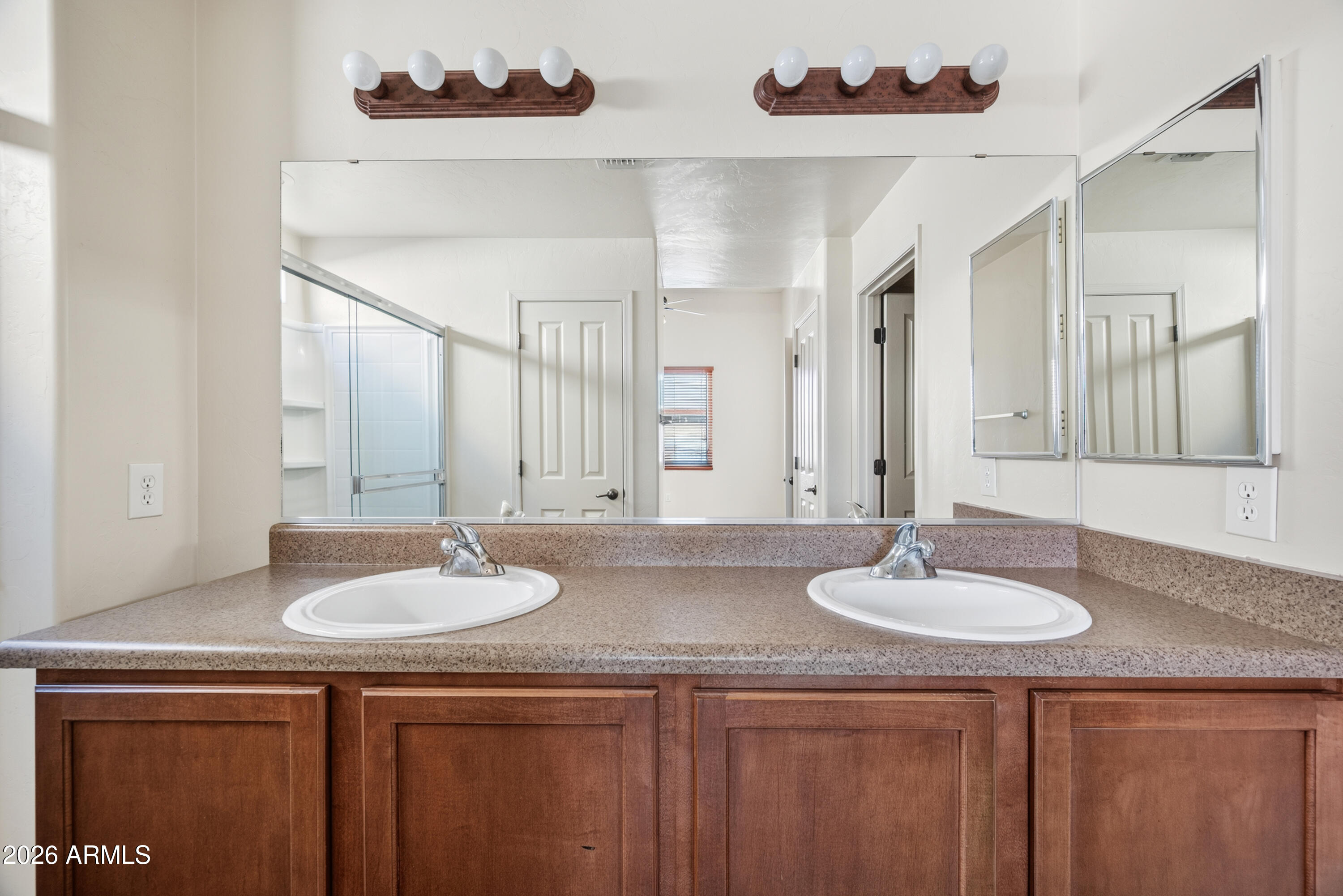 LEGENDS VALIENTE 2 - Residential