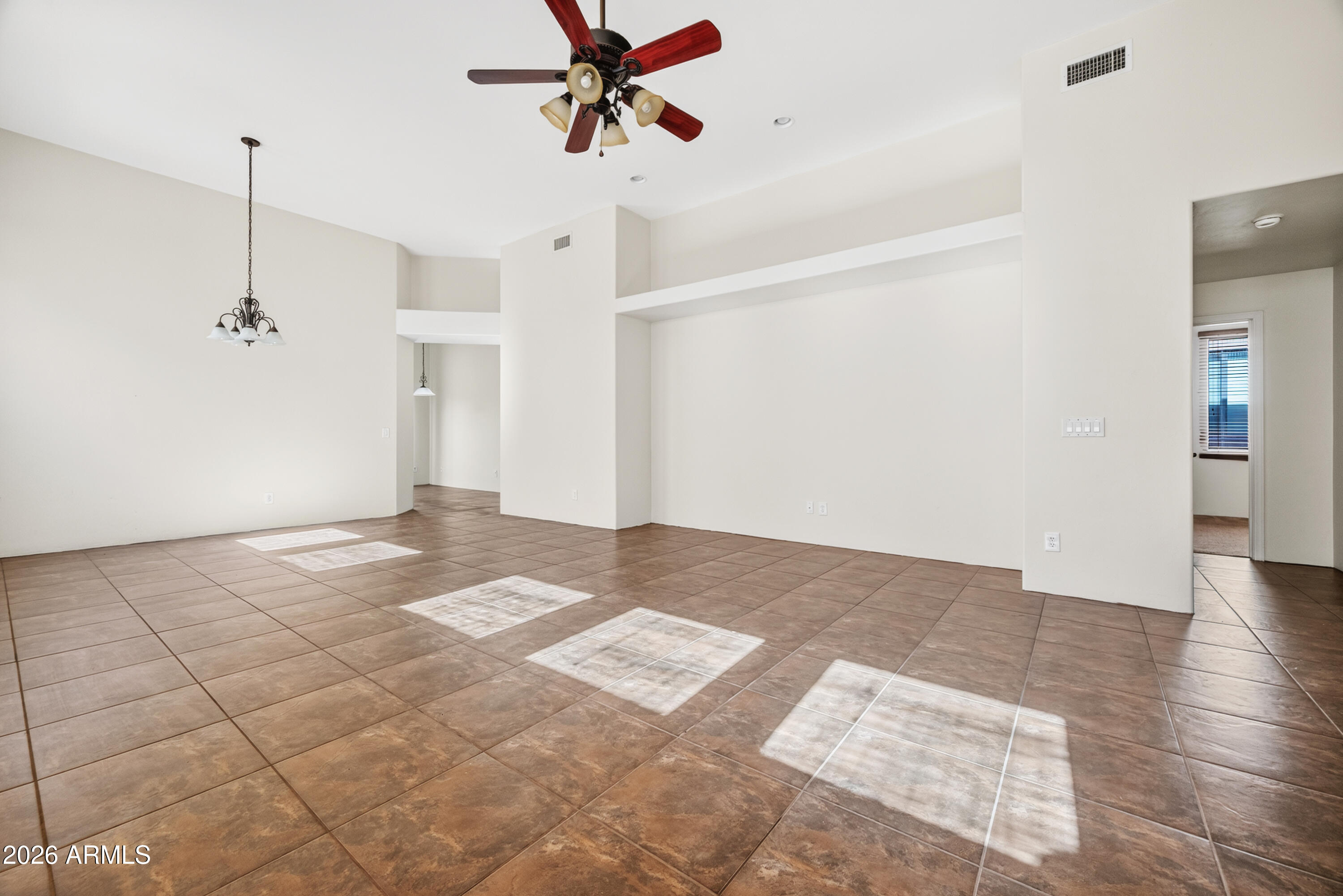 LEGENDS VALIENTE 2 - Residential