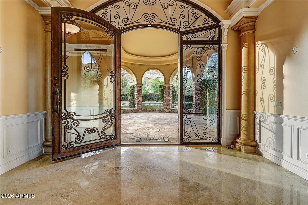 PARADISE VALLEY COUNTRY ESTATES - Residential