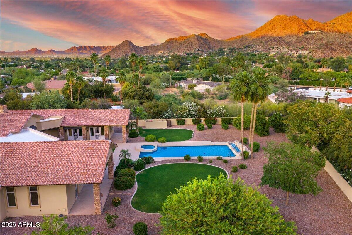 PARADISE VALLEY COUNTRY ESTATES - Residential