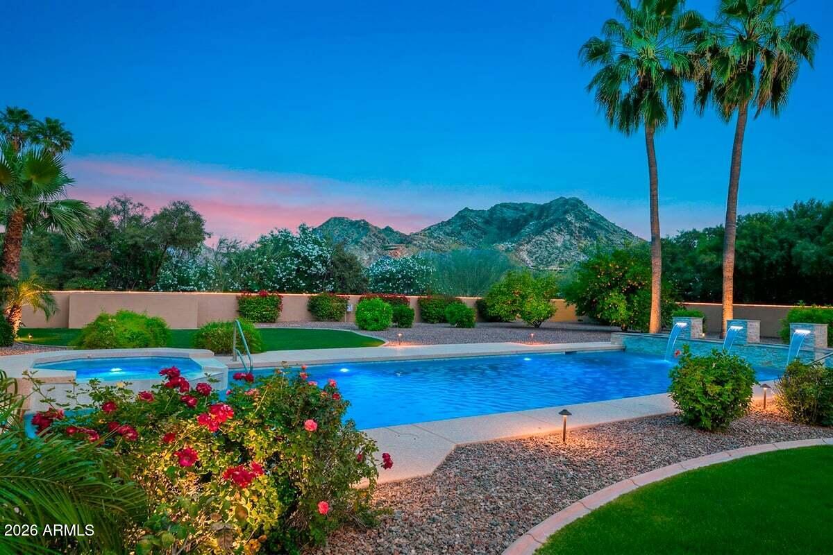 PARADISE VALLEY COUNTRY ESTATES - Residential