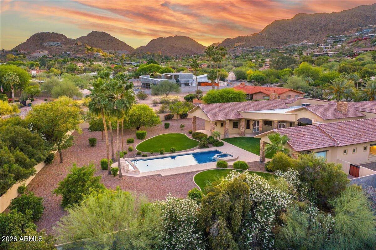 PARADISE VALLEY COUNTRY ESTATES - Residential