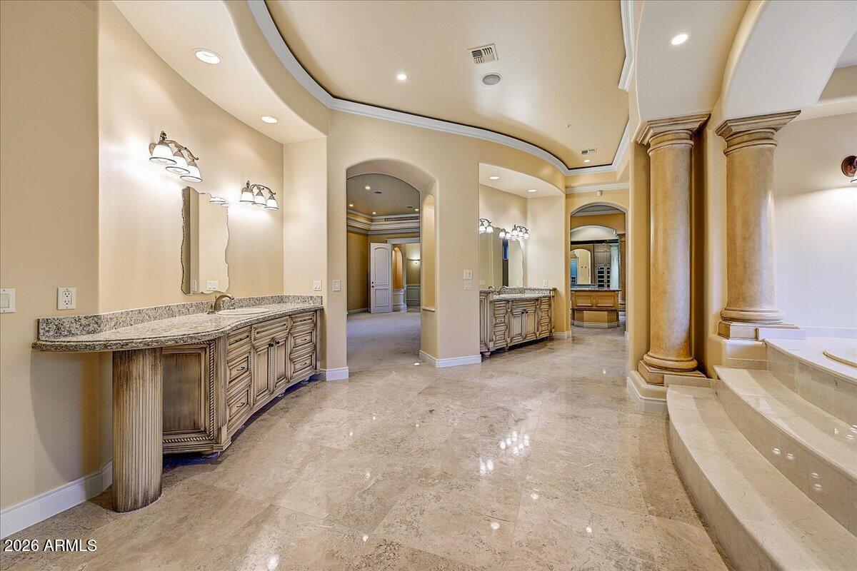 PARADISE VALLEY COUNTRY ESTATES - Residential
