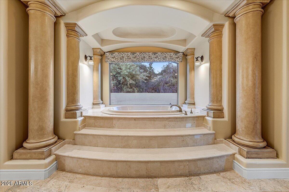 PARADISE VALLEY COUNTRY ESTATES - Residential