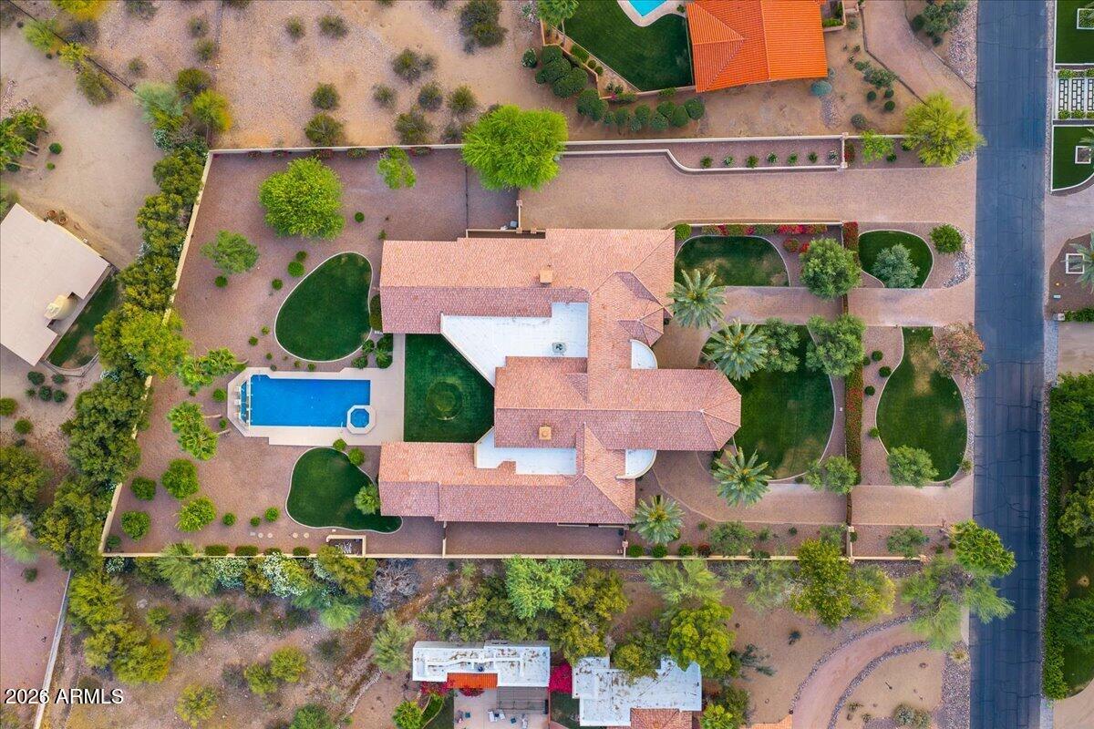 PARADISE VALLEY COUNTRY ESTATES - Residential