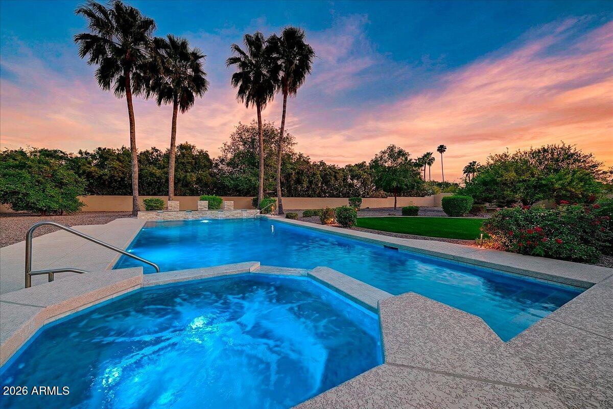 PARADISE VALLEY COUNTRY ESTATES - Residential