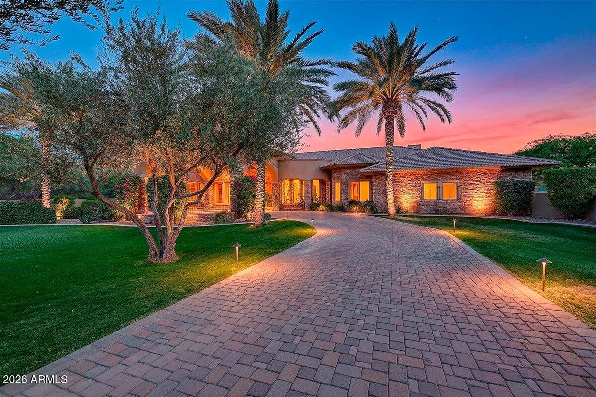 PARADISE VALLEY COUNTRY ESTATES - Residential