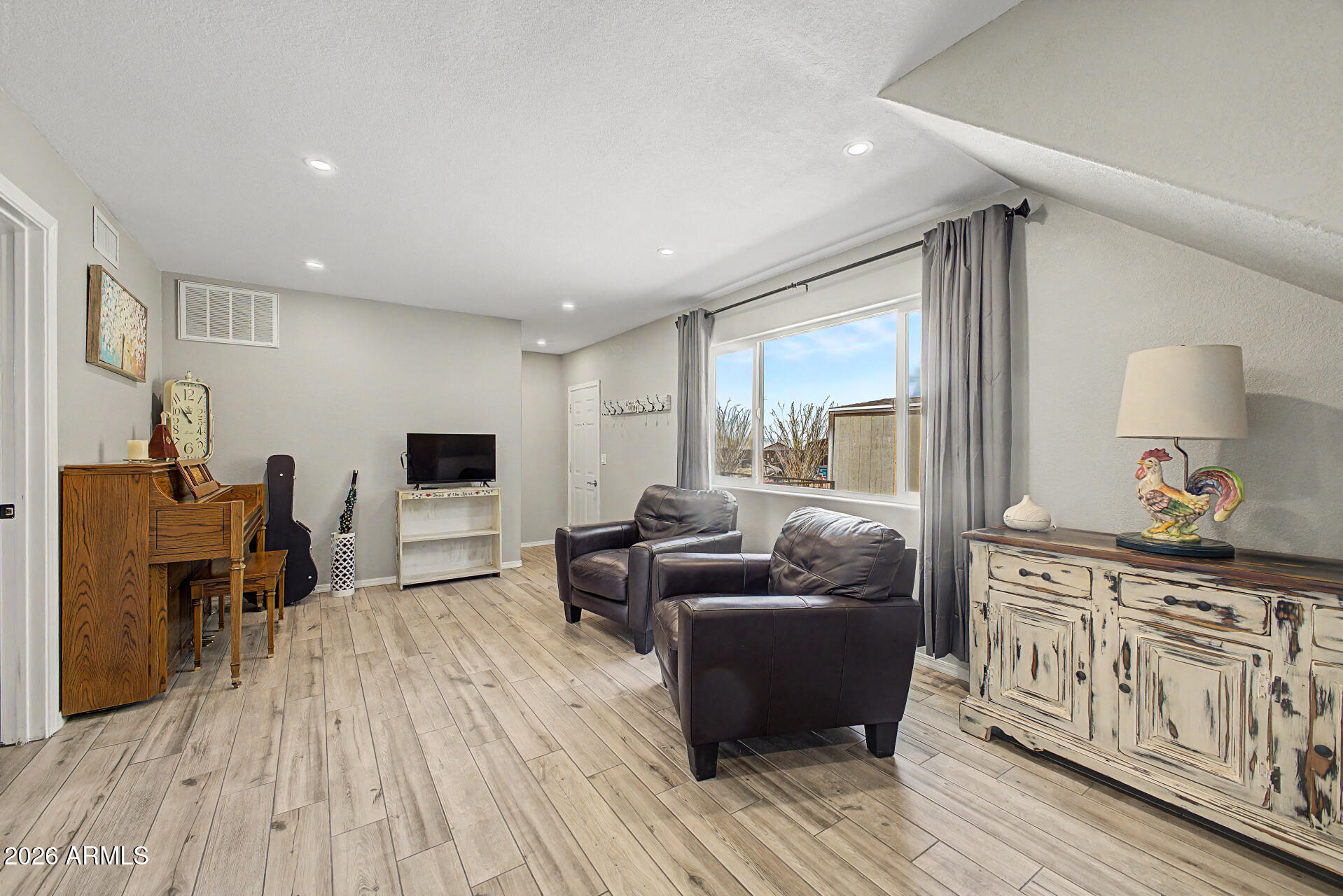 S25 T1N R8E - Residential