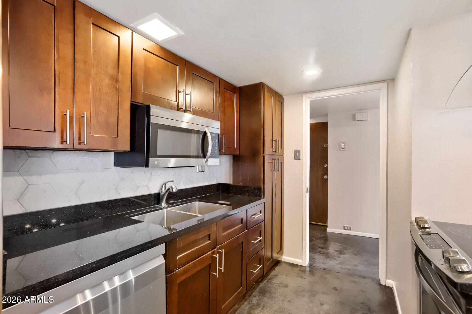 EXECUTIVE TOWERS - Residential Lease