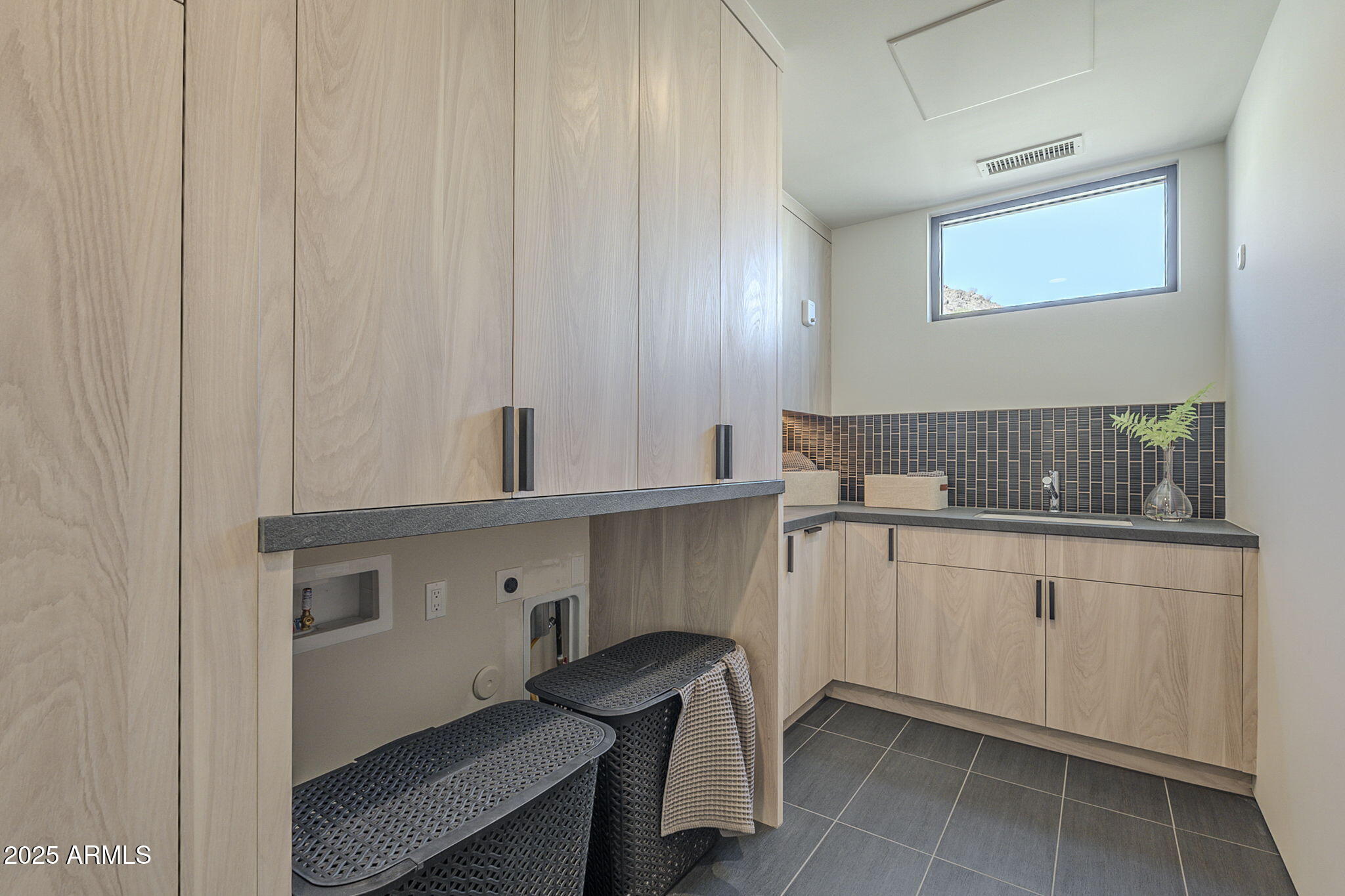 PHOENICIAN - Residential