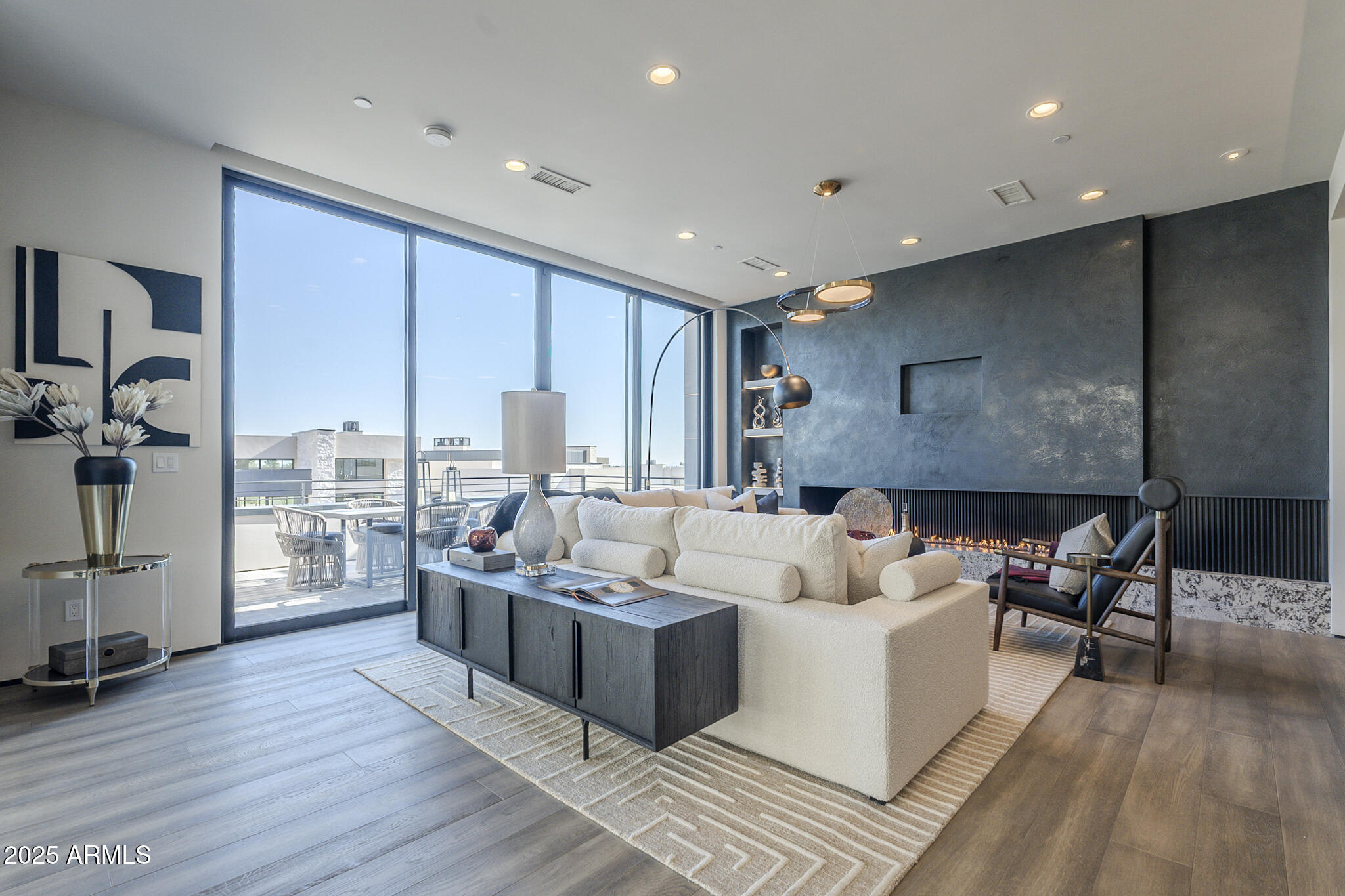PHOENICIAN - Residential