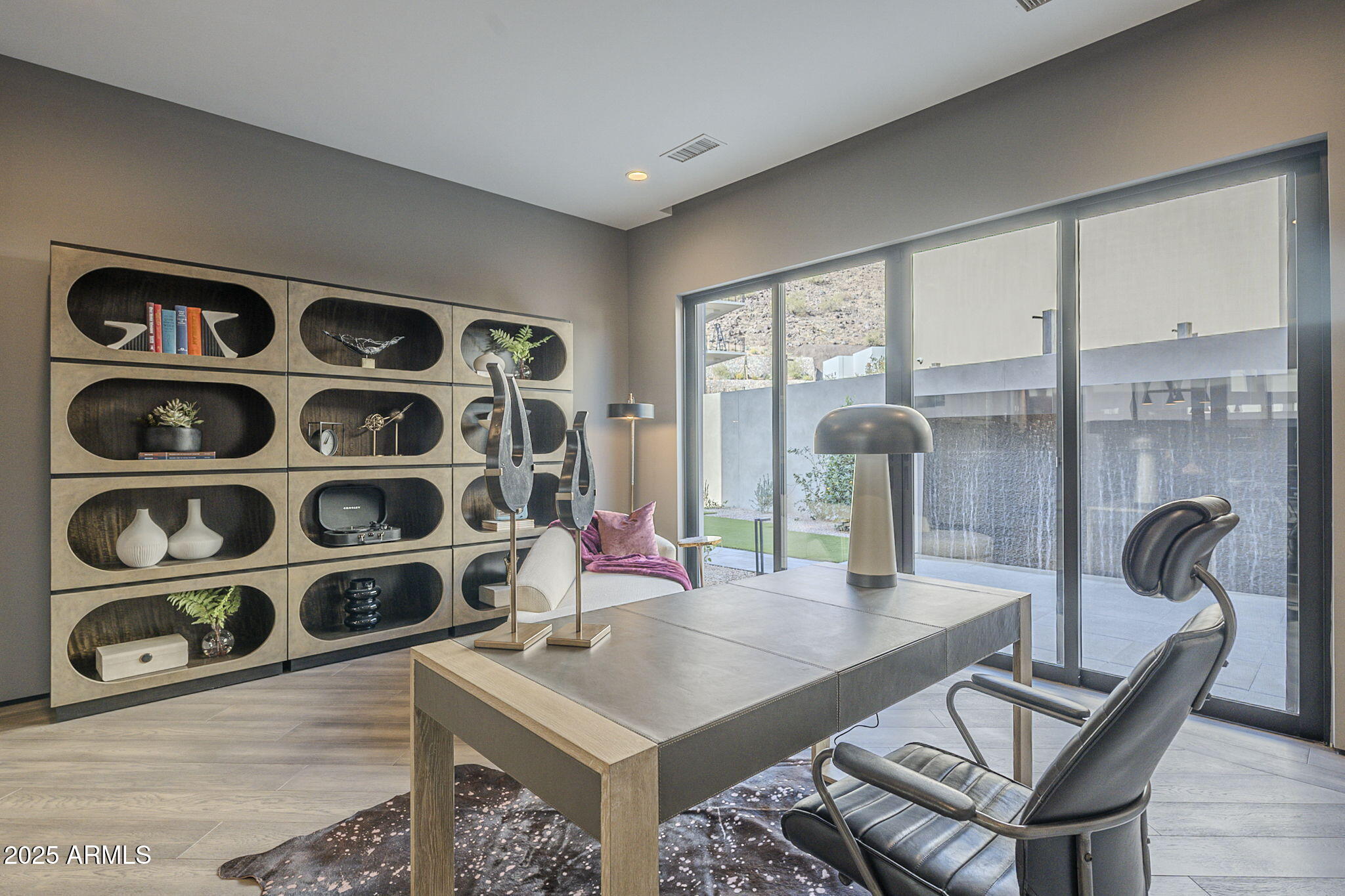 PHOENICIAN - Residential