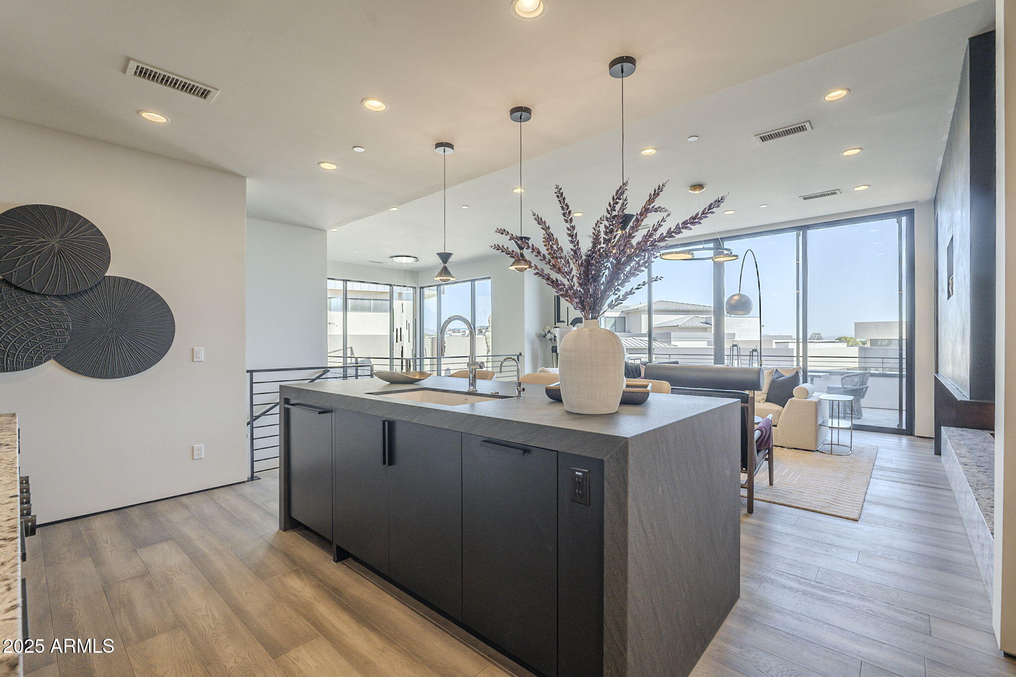 PHOENICIAN - Residential