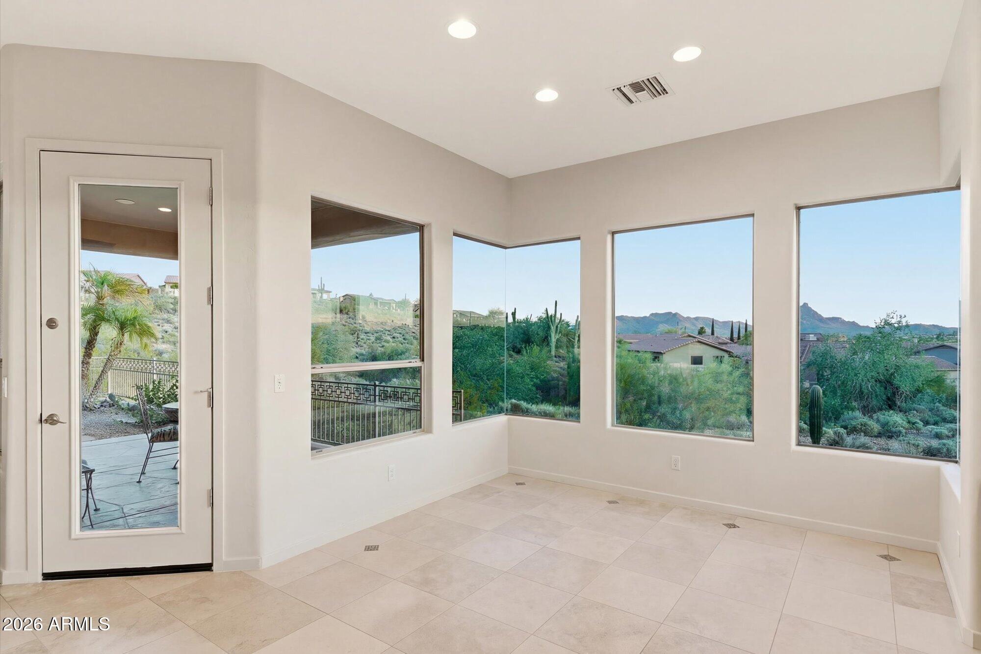 DIAMANTE DEL LAGO - Residential