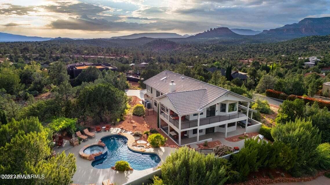 Las Lomas - Residential