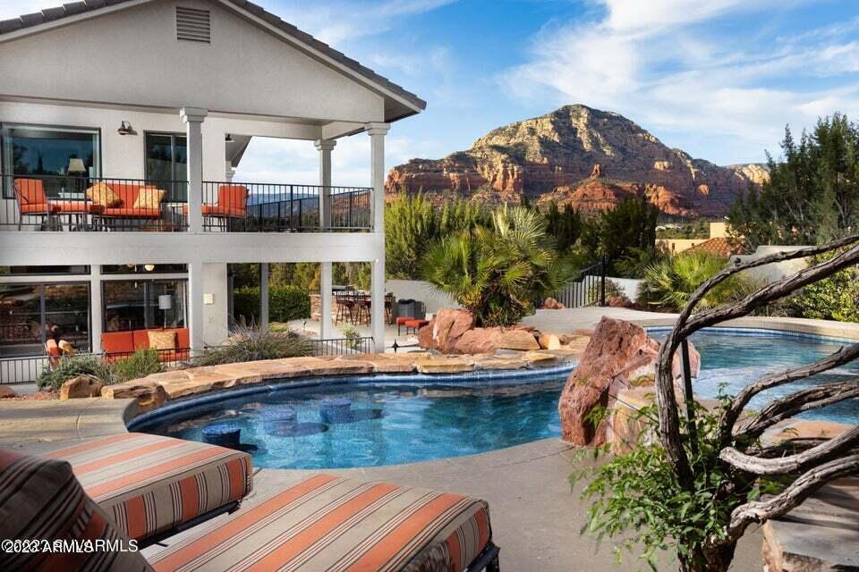 Las Lomas - Residential
