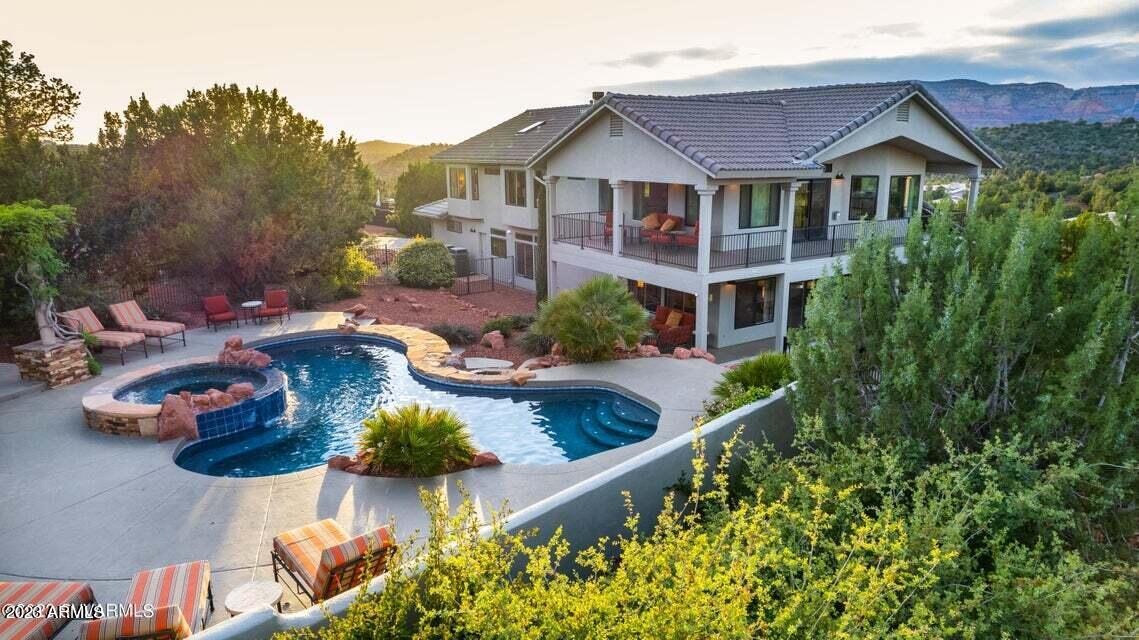 Las Lomas - Residential