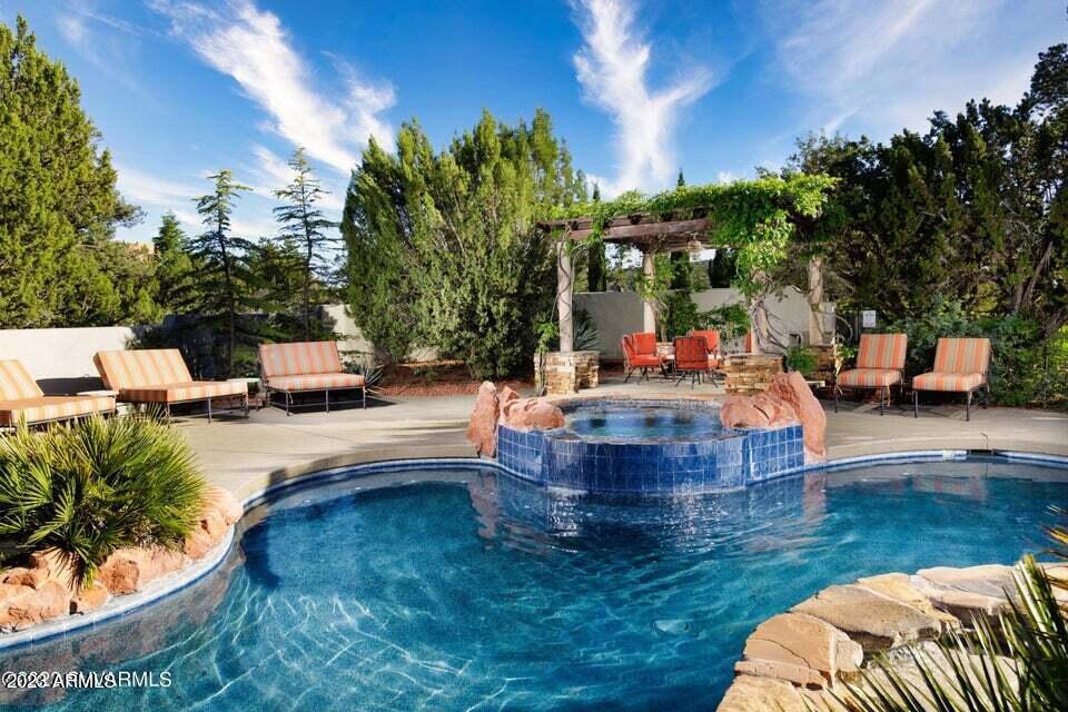 Las Lomas - Residential