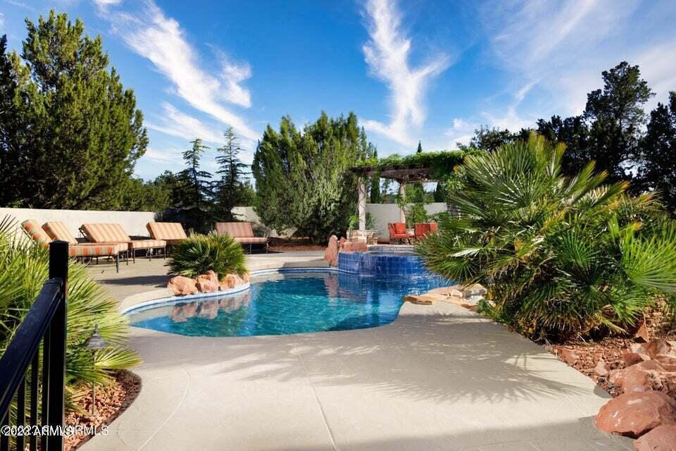 Las Lomas - Residential
